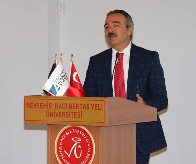 Rektör Bağlı İİBF’de “Avrupa Birliği’nin Kuruluş Felsefesi” üzerine konuştu