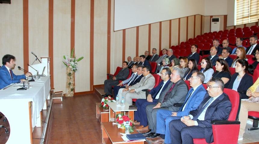 Akademik ve İdari Birim Y&ouml;neticileriyle değerlendirme toplantısı yapıldı