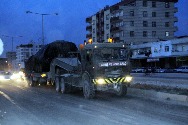 Sınıra sevk edilen askerlere coşkulu karşılama (2)