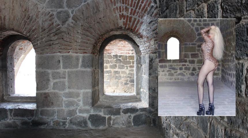 Aziziye Tabyası'nda 'mayo'lu fotoğraf &ccedil;ektiren kadına g&ouml;zaltı