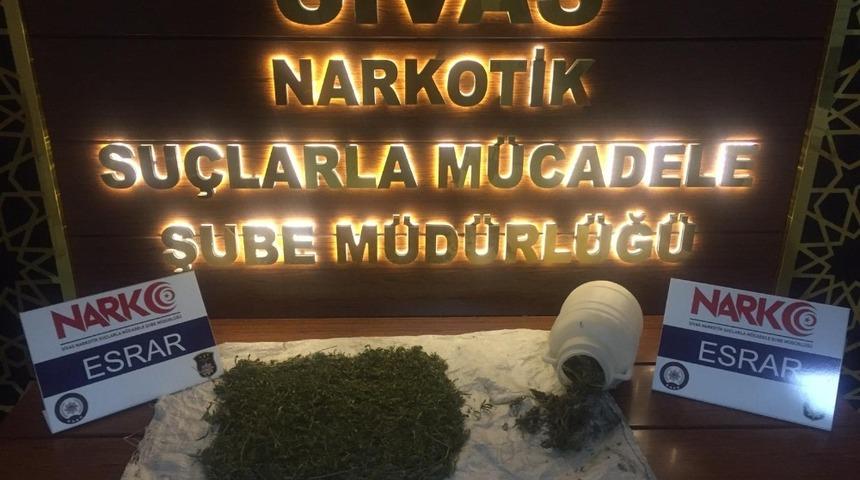 Sivas&rsquo;ta uyuşturucu operasyonunda 3 tutuklama