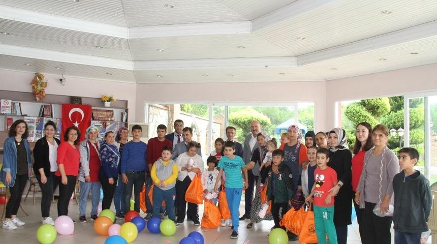 Başkan Ertürk, otizm ve down sendromlu çocuklarla buluştu