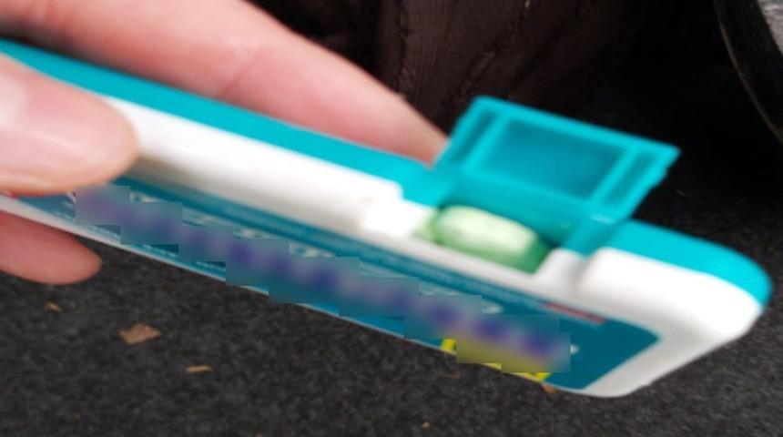 Polise yakalanmamak i&ccedil;in uyuşturucuyu şeker kutusuna gizlemeye &ccedil;alıştılar