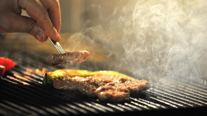 İnegöl köftesi tarifi! Lezzeti ile 125 yıldır sofraları süslüyor