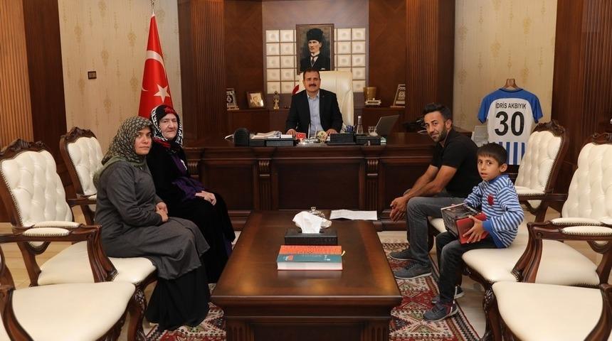 Şehit ailesinden Vali Akbıyık&rsquo;a ziyaret