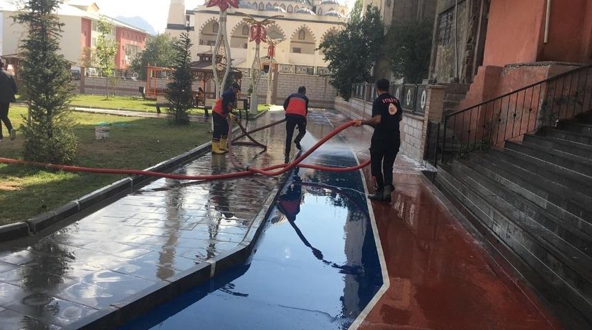 Kent Park tazyikli suyla yıkandı