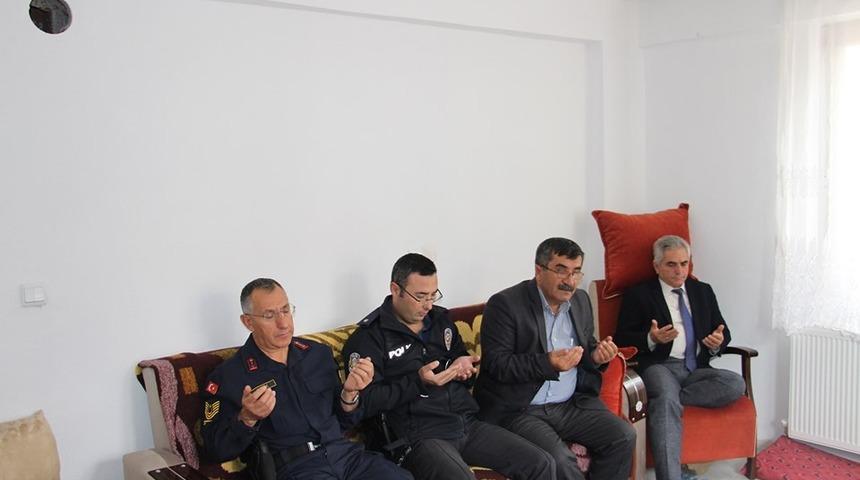 Protokolden şehit ailesine ziyaret