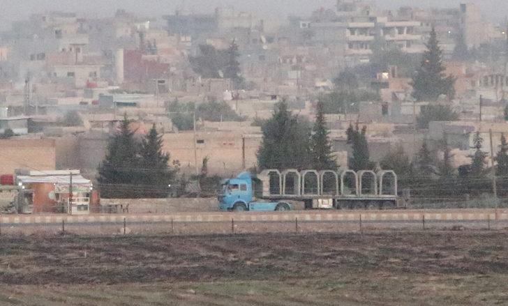 YPG'li teröristlerin beton bloklarla tünel inşası görüntülendi G3