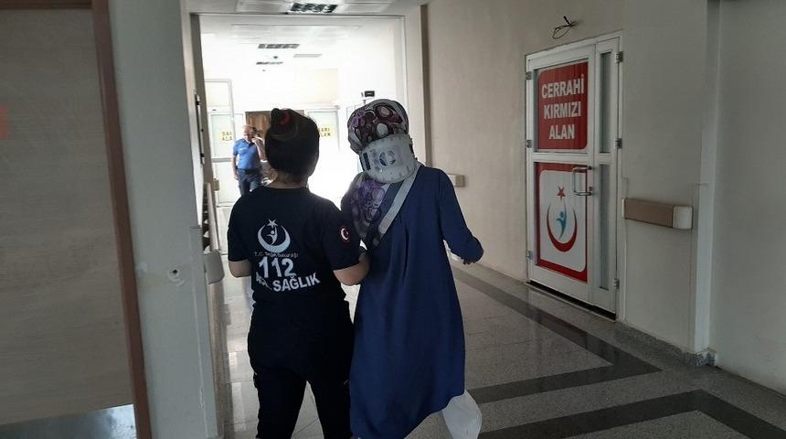 İki otomobil &ccedil;arpıştı: 3 yaralı