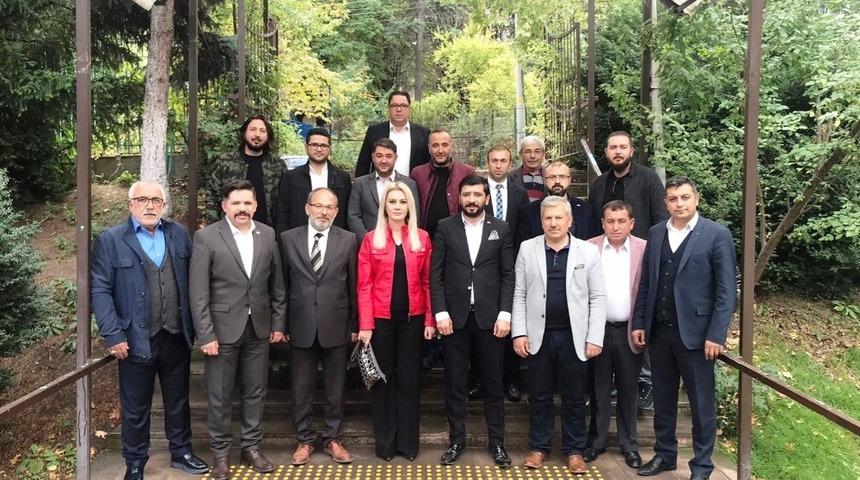 Belediye K&uuml;tahyaspor&rsquo;a destek ziyareti