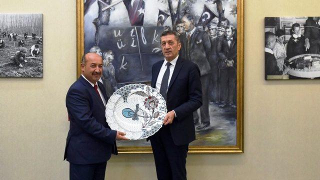 Müdür Başyiğit, Bakan Selçuk’a veri madenciliği raporunu sundu