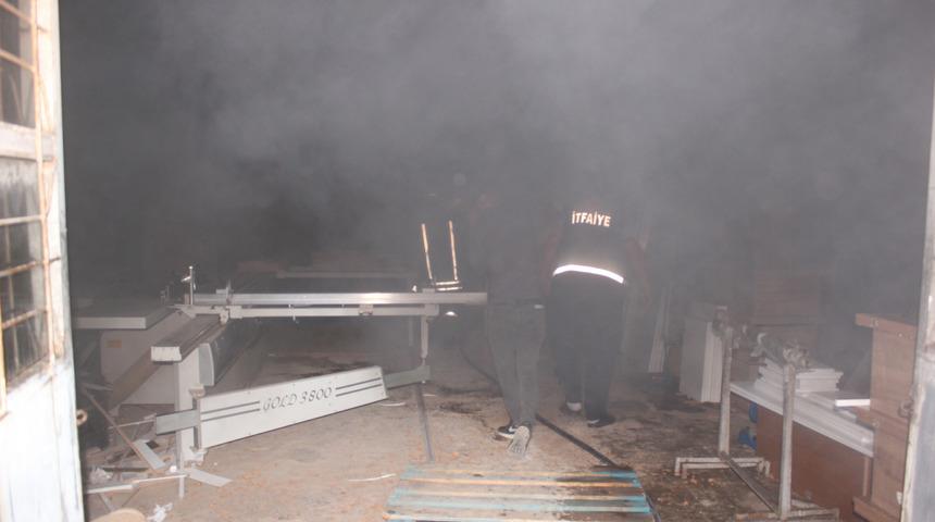 Karaman'da mobilya at&ouml;lyesinde yangın