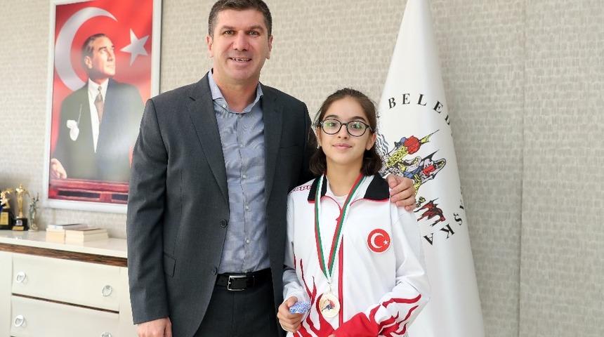 Balkan Şampiyonu, başarısını Başkan Ercengiz&rsquo;le paylaştı