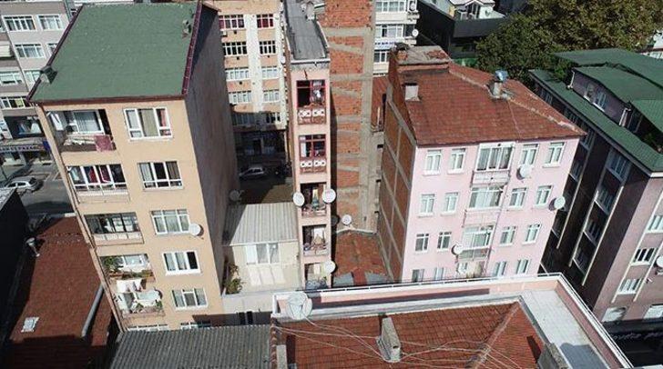 İzmit'teki garip bina görenleri şaşkına çevirdi! G4