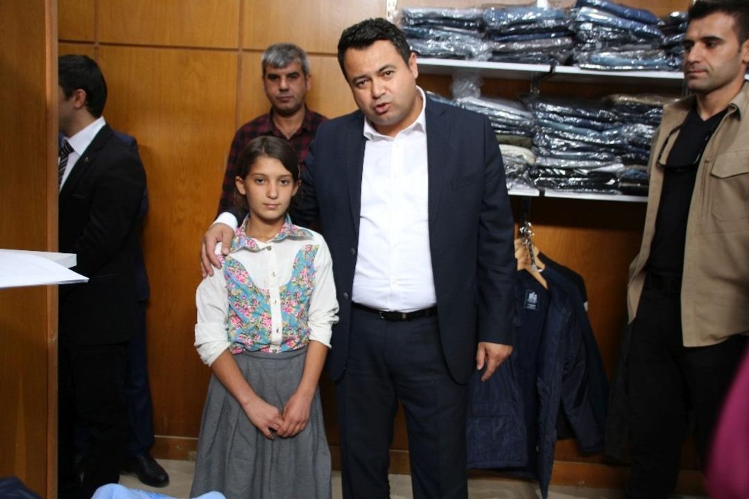 Varto&rsquo;da 7 bin &ouml;ğrenciye giyim yardımı