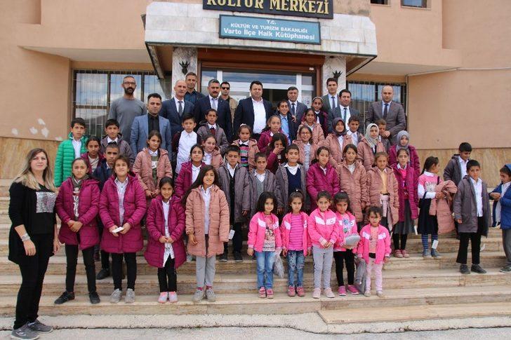 Varto’da 7 bin öğrenciye giyim yardımı G2