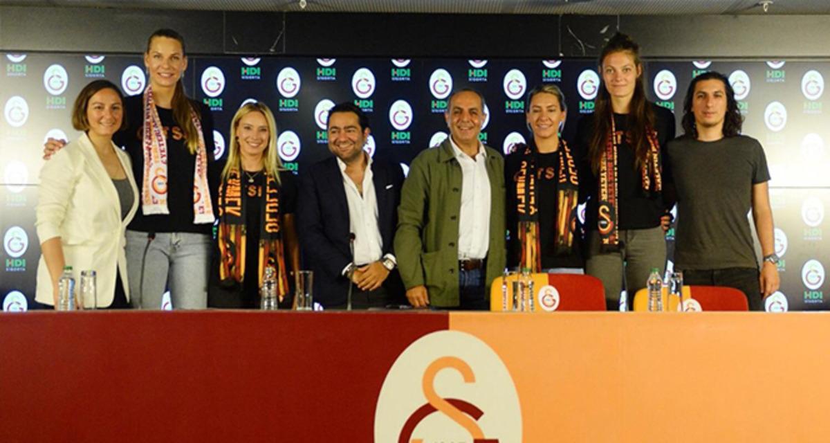 Galatasaraylı sporcu Derya &Ccedil;ayırgan g&uuml;zelliği ile b&uuml;y&uuml;l&uuml;yor
