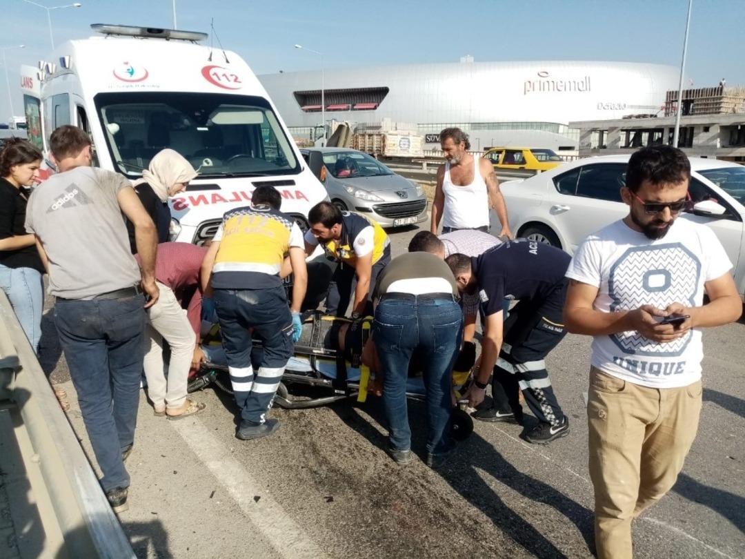 &Uuml;st ge&ccedil;itte korkutan kaza: 2 yaralı