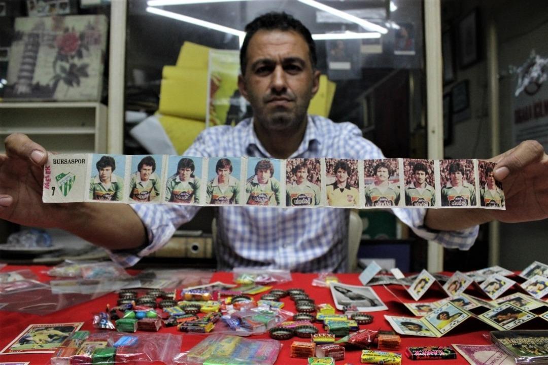 Sakız firmalarının 30 yıl &ouml;nce bedava dağıttığı &ccedil;ıkartmalardan şimdi servet kazanıyor