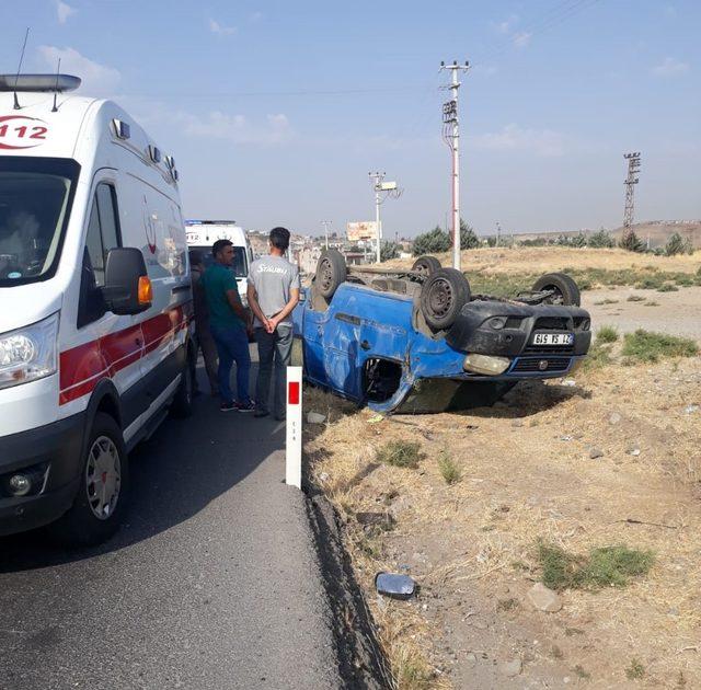 Diyarbakır’da kontrolden çıkan araç takla attı: 3 yaralı