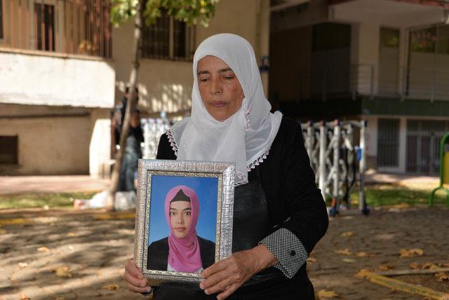 PKK'nın kaçırdığı kızını, alyansını satarak okutuyordu 