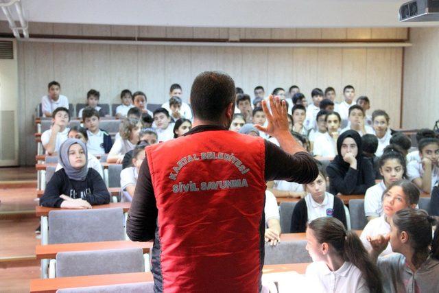 Kartal Belediyesinden öğrencilere deprem bilinçlendirme eğitimi