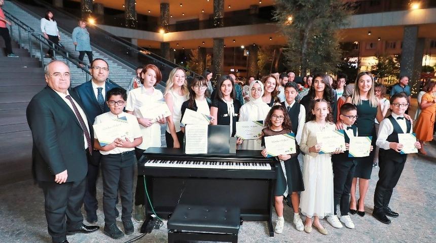 A&ccedil;ık havada piyona konseri