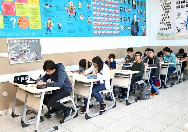 Küçükçekmece’de ücretsiz LGS kursları başladı