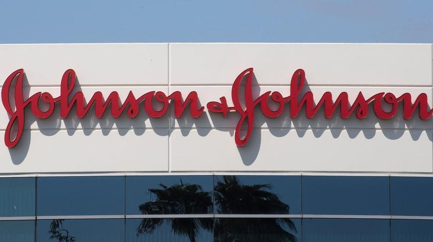Johnson & Johnson, '&Uuml;zerinde uyarı olmayan ila&ccedil;lar memelerimi b&uuml;y&uuml;tt&uuml;' diyen erkeğe 8 milyar dolar tazminat &ouml;demeye mahkum edildi