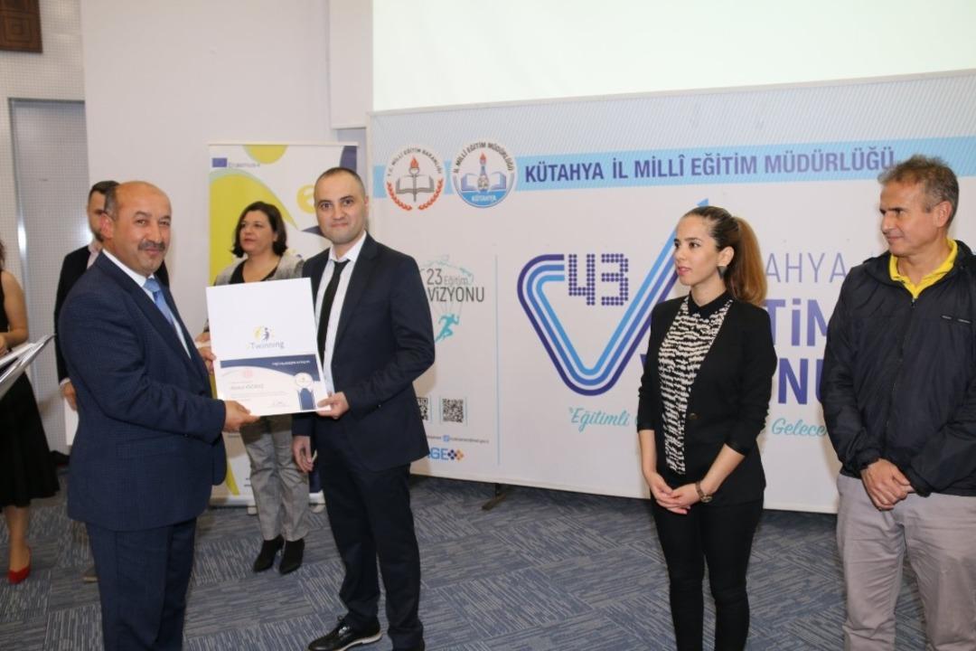 K&uuml;tahya&rsquo;da 5 okul daha &lsquo;eTwinning school&rsquo; etiketi almaya hak kazandı