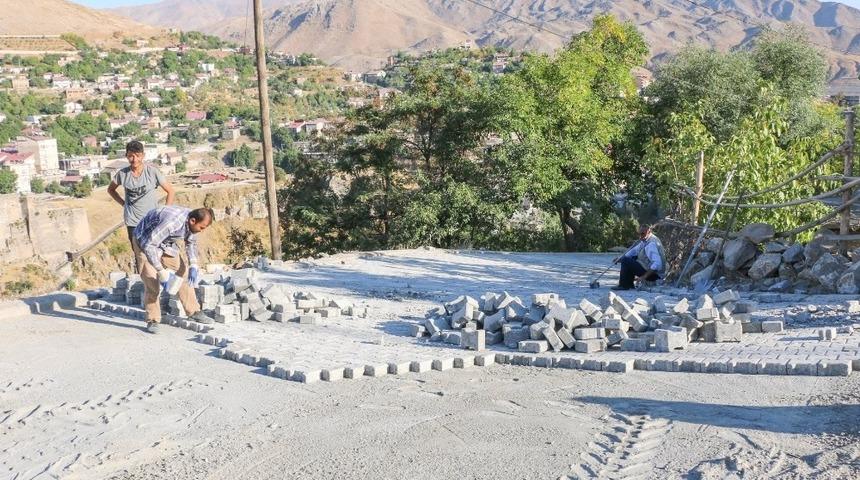 Bitlis Belediyesinin parke çalışmaları devam ediyor
