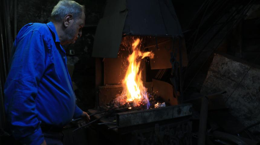 Demirciler Yokuşu'nda mesleği yapan tek usta kaldı
