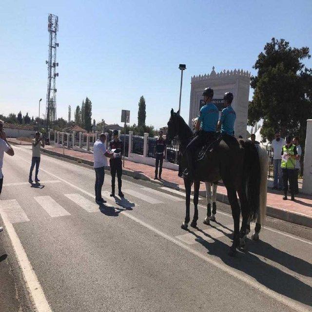 Binlerce vatandaşla yaya nöbeti