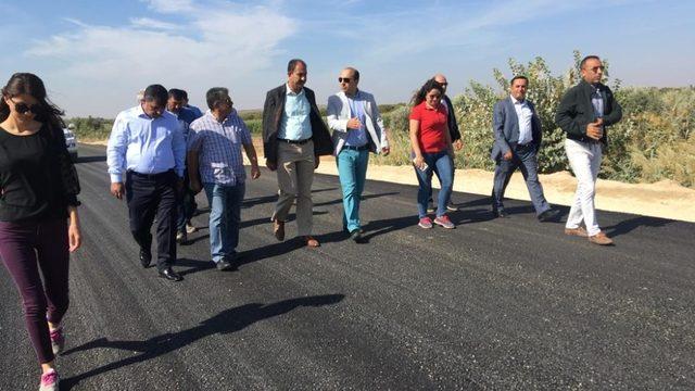 Elbeyli’de köy yolları yapılıyor