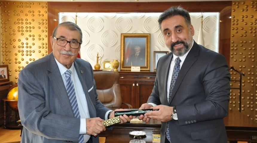 Abdulkadir Aksu&rsquo;dan MA&Uuml; Rekt&ouml;r&uuml; Prof. Dr. &Ouml;zcoşar&rsquo;a ziyaret