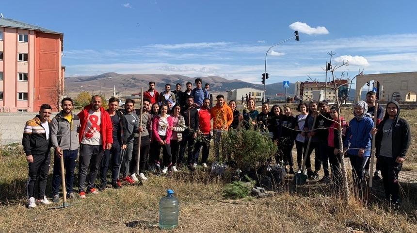 &Uuml;niversite &ouml;ğrencilerinden &ouml;rnek davranış