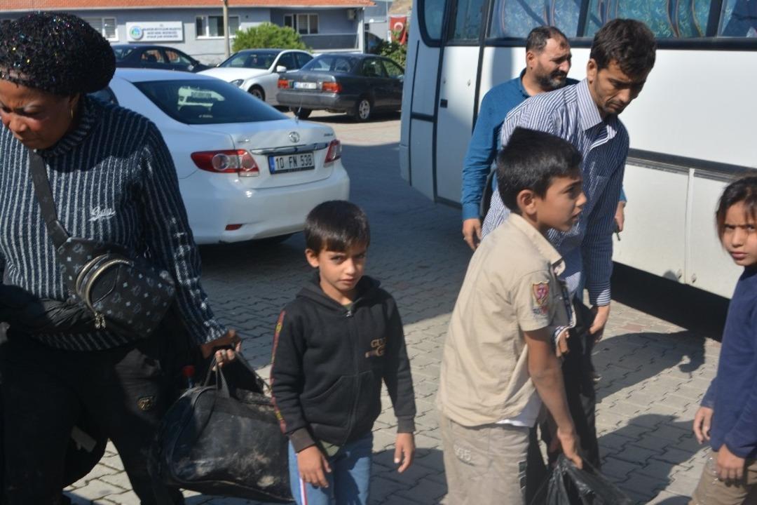 Ayvalık&rsquo;ta 28 d&uuml;zensiz g&ouml;&ccedil;men yakalandı