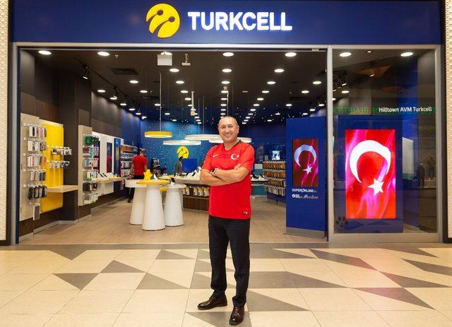 Turkcell çalışanları müşterilerine A Milli Takım forması giyerek hizmet verecek