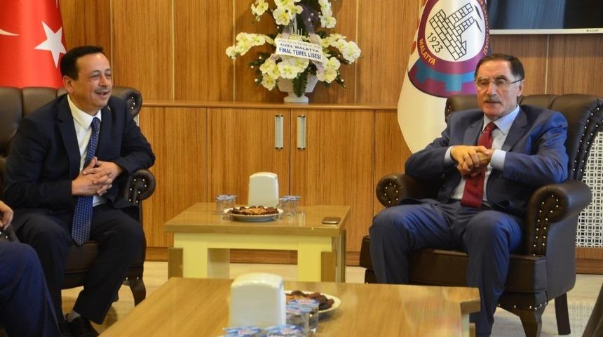 Kamu Başdenet&ccedil;isi Şeref Malko&ccedil;&rsquo;tan Malatya TSO&rsquo;ya ziyaret