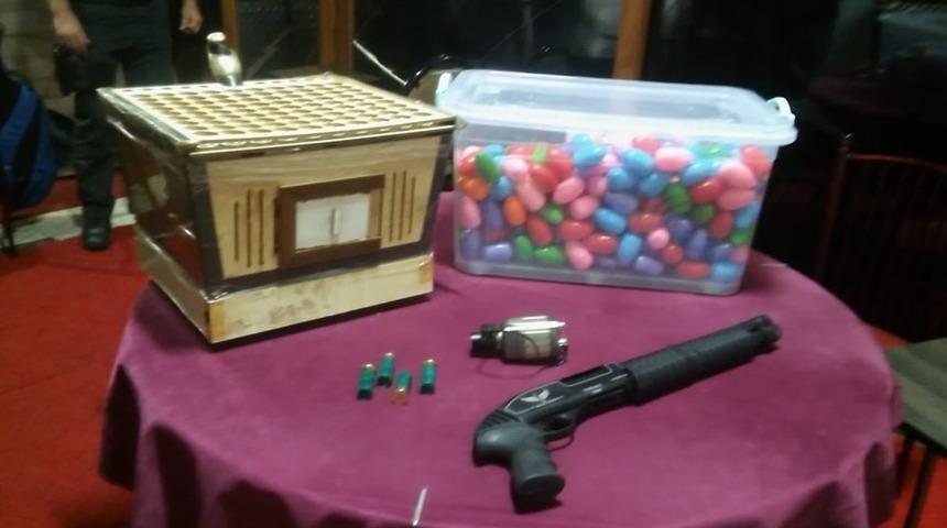 Kumar oynatıldığı iddia edilen derneklere baskın