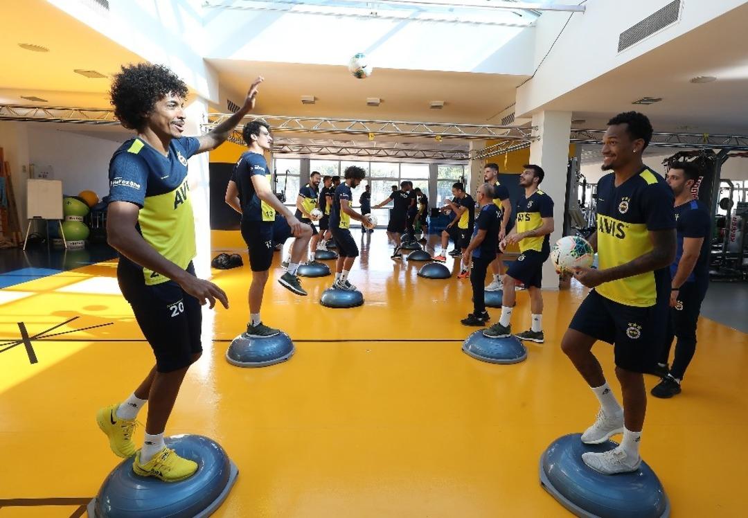 Fenerbah&ccedil;e milli oyunculardan yoksun &ccedil;alıştı