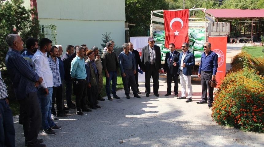 54 &ccedil;ift&ccedil;iye yem bitkisi tohumu dağıtıldı