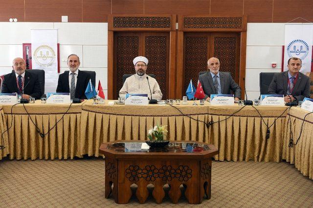Diyanet İşleri Başkanı Erbaş: “Suyu, havayı ve toprağı kirleten insan, kendi elleriyle kendi geleceğini yok etmektedir”