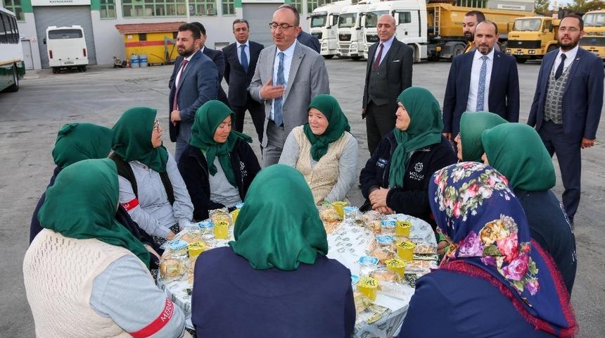 Başkan Kavuş: &ldquo;Temel d&uuml;sturumuz, tevazu, samimiyet ve gayretle Meramlıya hizmet vermektir&rdquo;