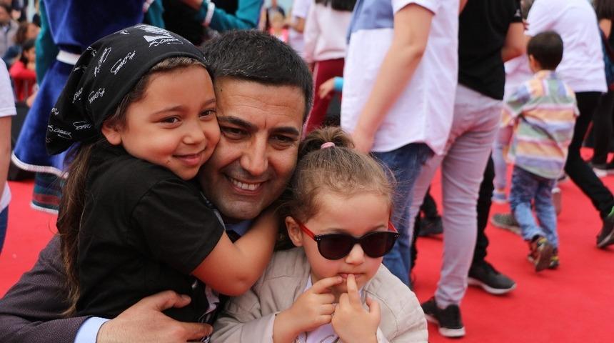 Başkan G&uuml;nel, &ccedil;ocuklar i&ccedil;in dijital k&uuml;t&uuml;phane kuruyor