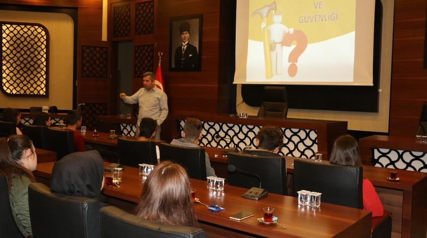 K&ouml;rfez Belediyesi&rsquo;nden stajyer &ouml;ğrencilere eğitim