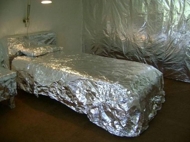 beds-bedrooms-with-threatening-auras-47-5d9d8e7f94629__700