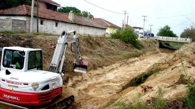 Sarıgöl’de kanalların temizliğine başlandı