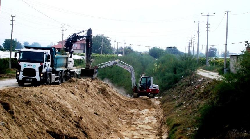 Sarıgöl’de kanalların temizliğine başlandı