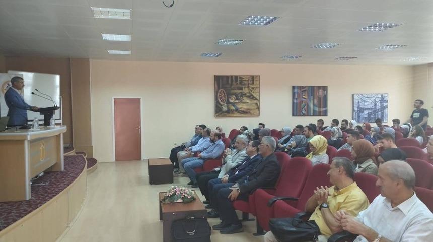 Sosyal Bilimler Akademisi açılışında “Kent ve Siyaset” sunumu